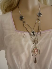 Silhouette necklace